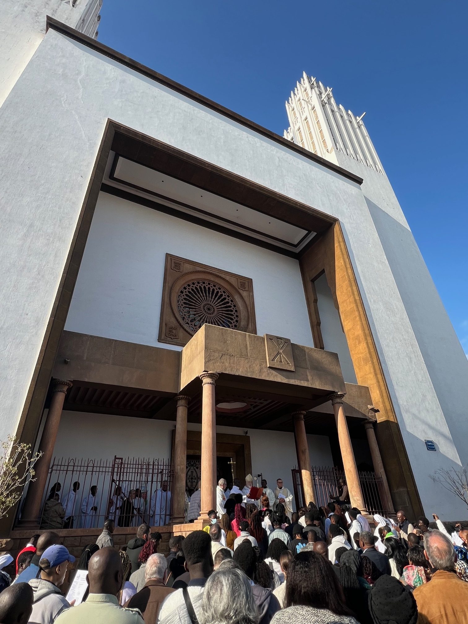 Jubilé à la Cathédrale de Rabat : Messe Solennelle Présidée par le Cardinal Lopez-Romero avec la Présence de l’Ambassadeur