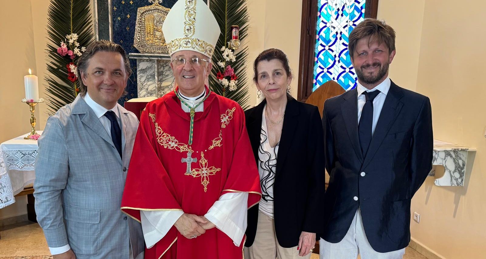 S. Exc. Monseigneur Alfred Xuereb, Nonce Apostolique au Maroc, préside la messe de la Saint Jean-Baptiste aux côtés de l’Ambassadeur Brunie, de Sophie de Puyraimond, Ministre Conseiller, et de Diego Hidalgo, Conseiller, en présence d’ambassadeurs étrangers et de bénévoles.