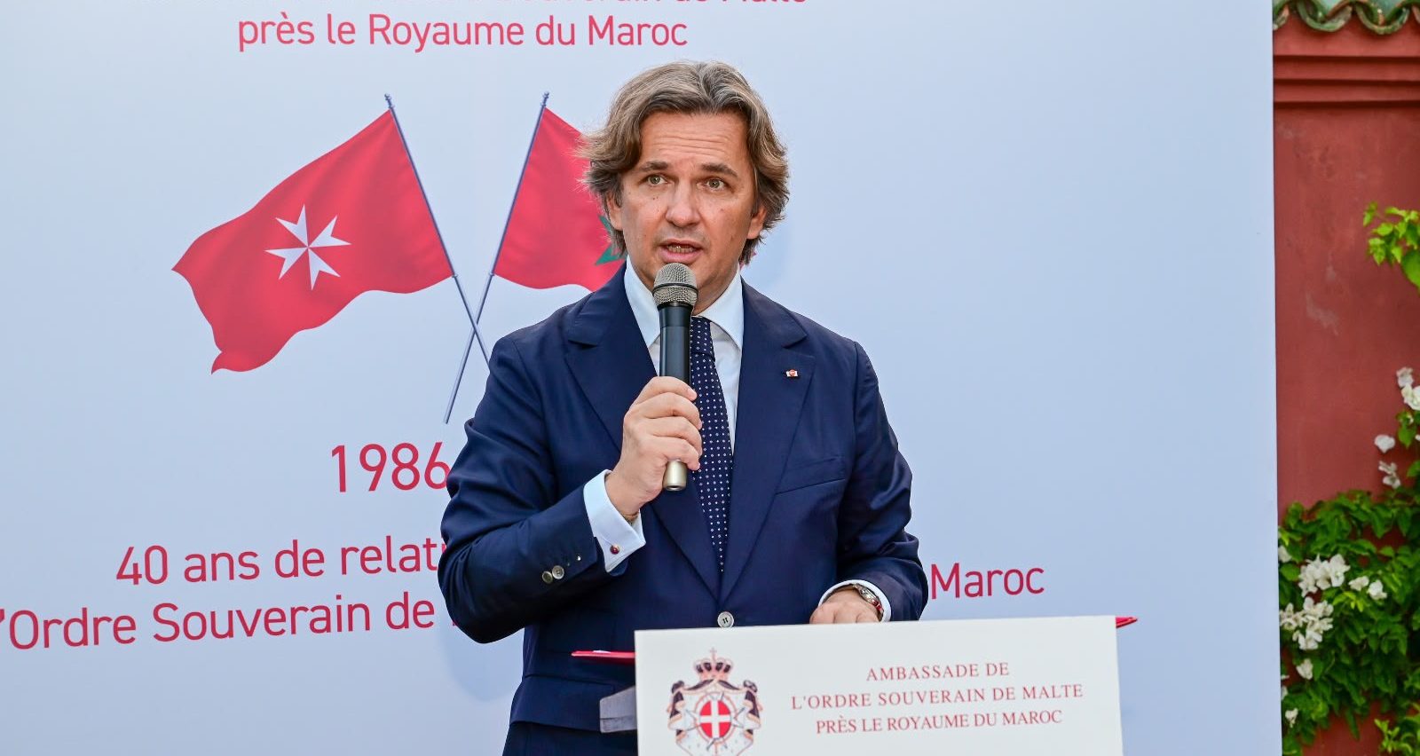 L'ambassadeur Julien Brunie prononce un discours lors de la célébration des 40 ans des relations diplomatiques entre Malte et le Maroc.